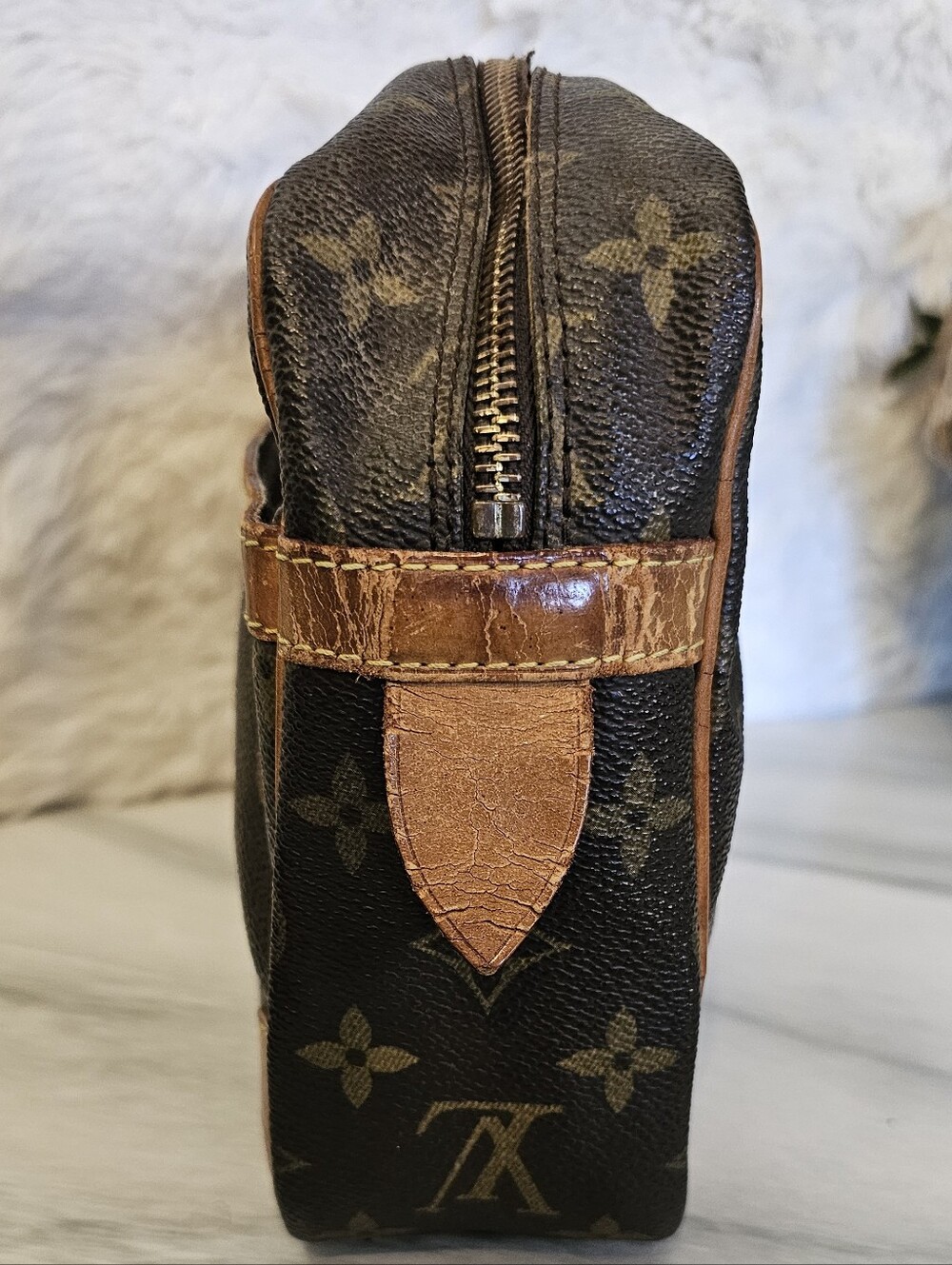 Louis Vuitton Brown Monogram Canvas Womans Clutch /Travel Pouch - Picture 3 of 14